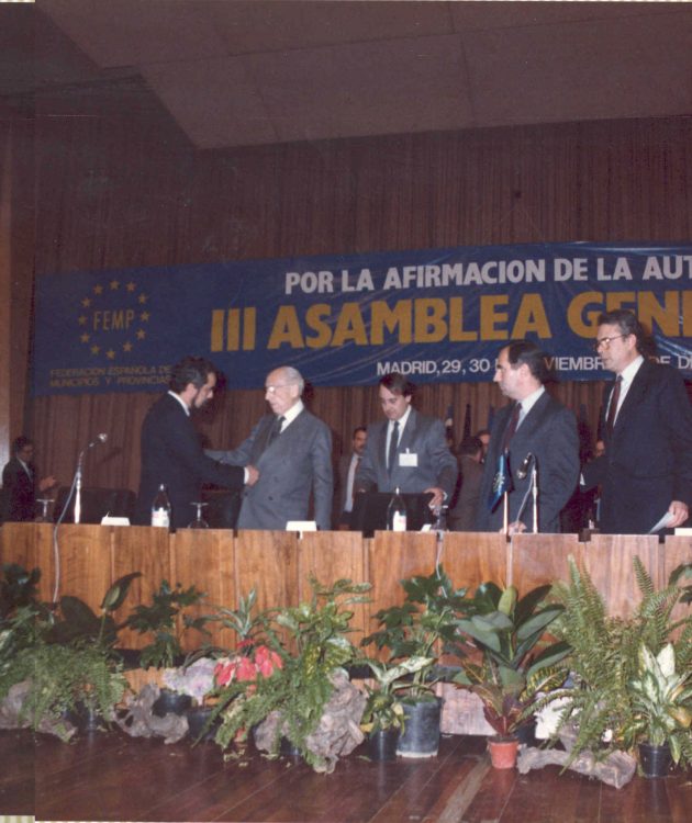 III-Asamblea-General-Madrid-1985_-F_lix-Pons_-Rodr_guez-Bola_os-y-Tierno-Galv_n